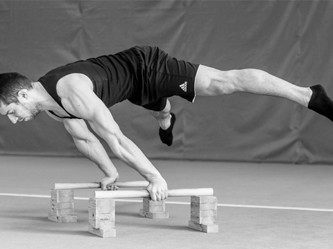 I 5 migliori esercizi per sviluppare la Planche Calisthenics