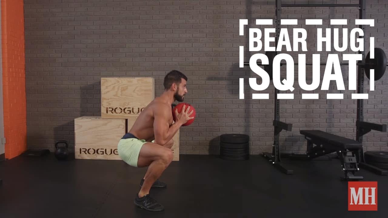Esercizi palla medica: Bear hug squat